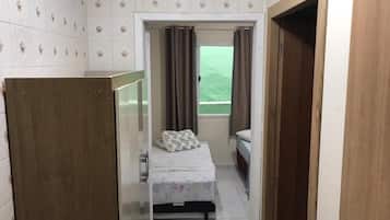 Minibar, free WiFi, bed sheets