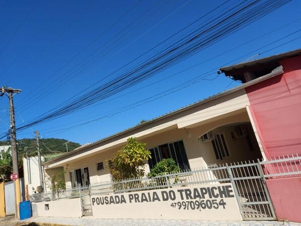 Front of property - Pousada Praia do Trapiche (Penha)