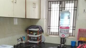 Dishwasher, cookware/dishes/utensils