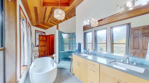 Azalea Reserve Upstairs Suite