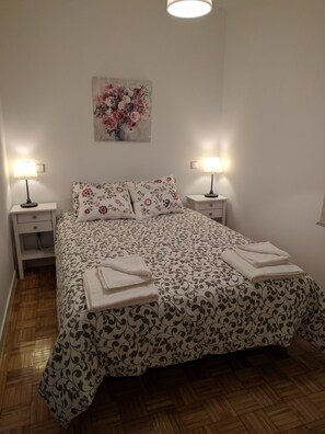 3 quartos, ferros/tábuas de passar roupa, Wi-Fi, roupa de cama