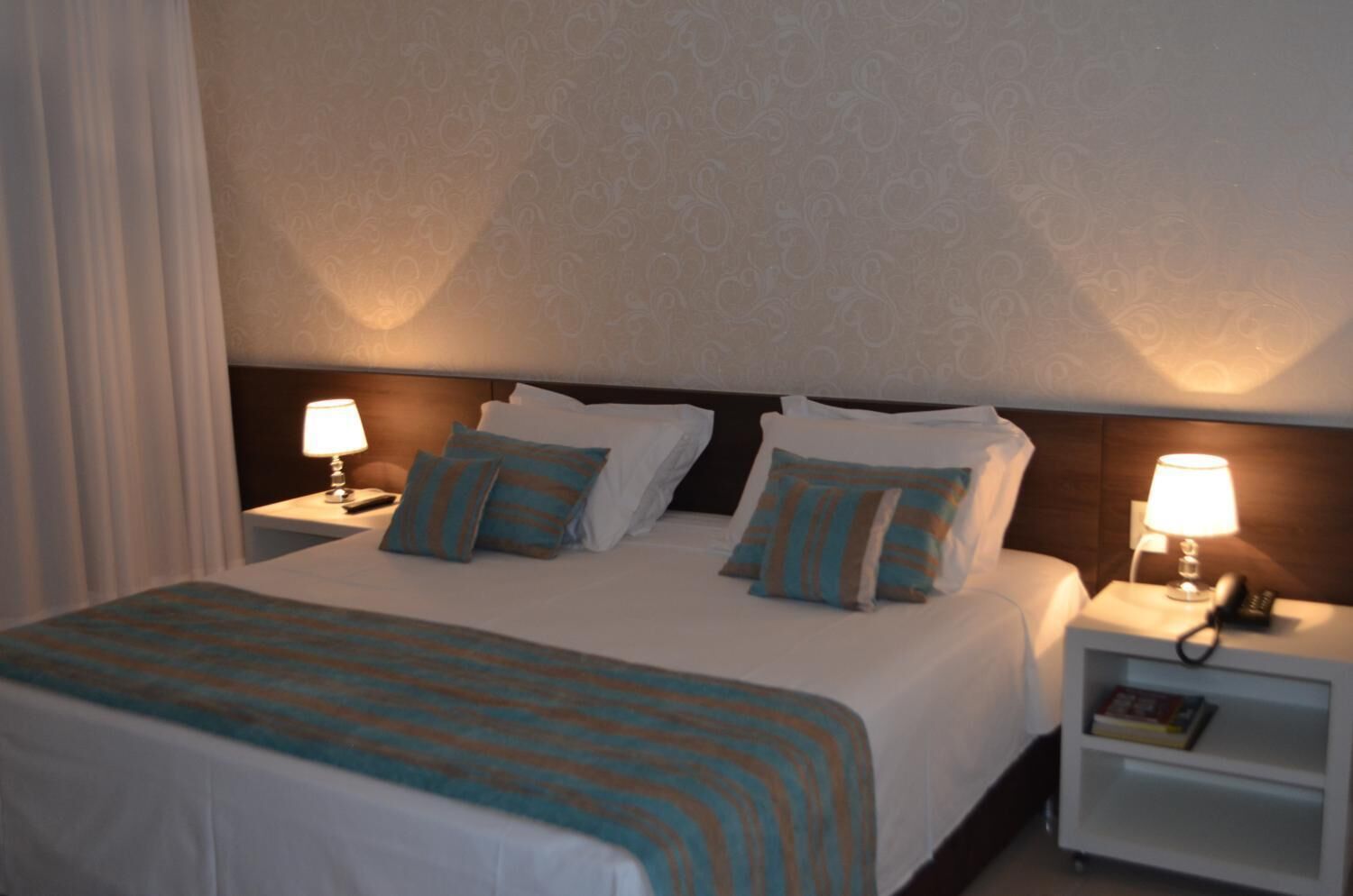 hypo-allergenic bedding, minibar, desk, laptop workspace