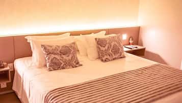 Hypo-allergenic bedding, minibar, desk, laptop workspace