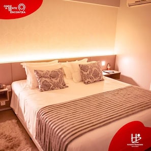 Hypo-allergenic bedding, minibar, desk, laptop workspace