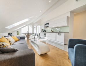 公寓, 3 間臥室 | 客廳 | 43 吋電視連數碼電視頻道、Netflix、加熱地板