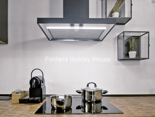 Kühlschrank, Ofen, Herdplatte, Geschirrspüler