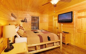 8 bedrooms, WiFi, bed sheets - Relax & Play: Hot Tub, Pool Table & Serene Views - Wild Bear Lodge (Sevierville)
