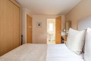 2 makuuhuonetta, silitysrauta/-lauta, internet, vuodevaatteet