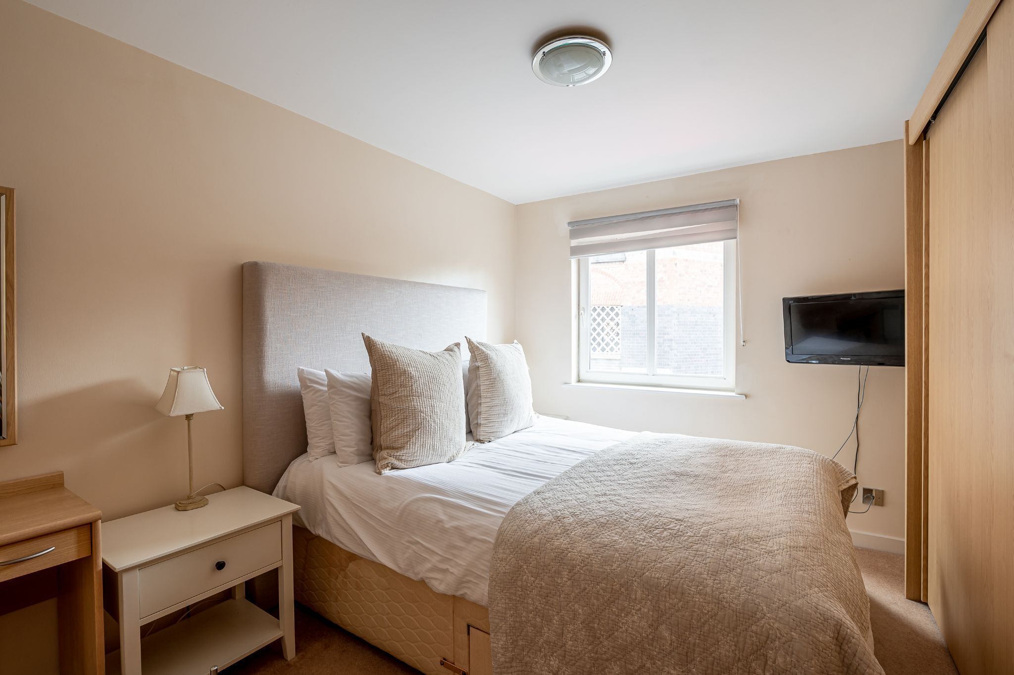 2 bedrooms, iron/ironing board, internet, bed sheets