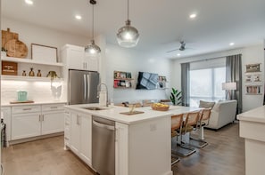 Interior - Aloha Nashville - Tropical Infused Condo (Nashville)