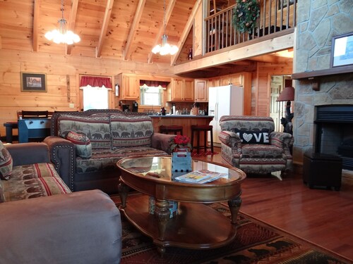  Beautiful 2 Bedroom Cabin 
No Steep Roads
Some Mountain View
Large Yard 
