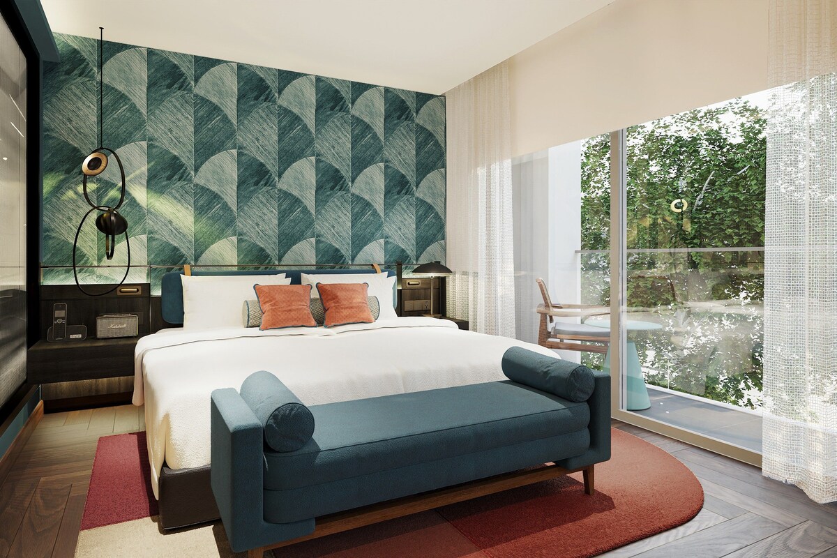 Room, 1 King Bed, Balcony | Premium bedding, in-room safe, desk, laptop workspace