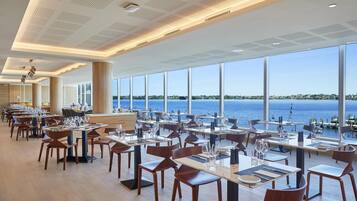 Kontinental frokost hver dag (AUD 35 per person)