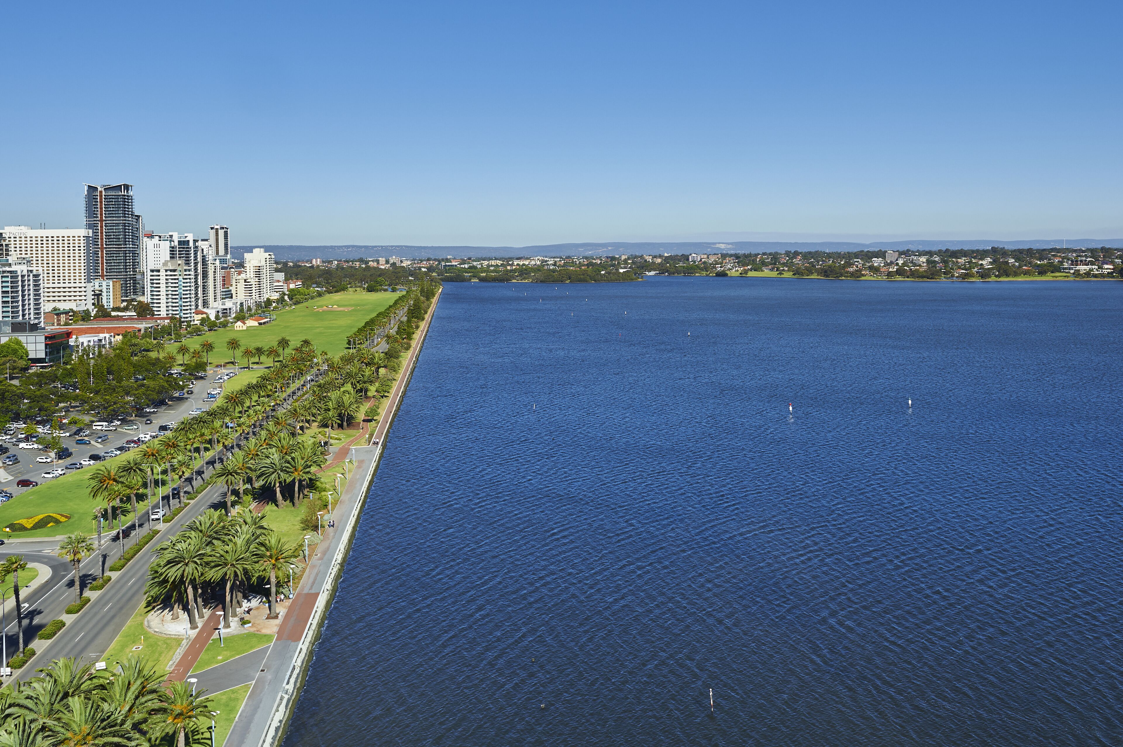 King Deluxe River View Room | Water view