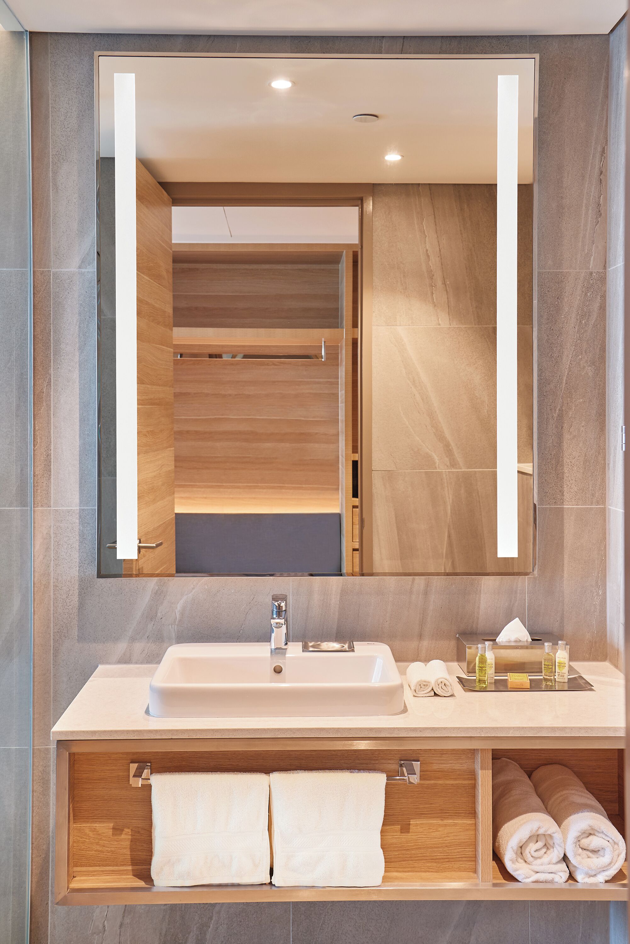 Room, 1 Queen Bed | Bathroom sink