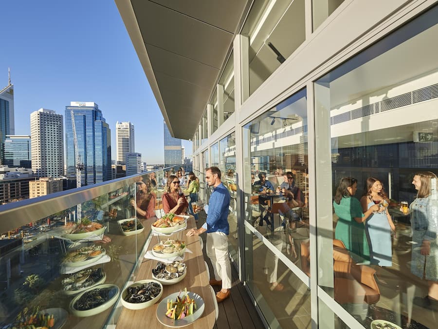 Serveert ontbijt en diner