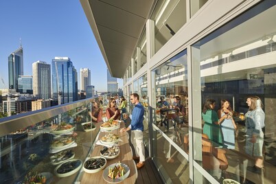 DoubleTree by Hilton Perth Waterfront