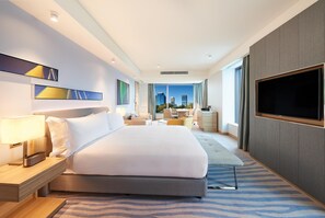 King Deluxe River View Room | In-room safe, desk, laptop workspace, blackout drapes