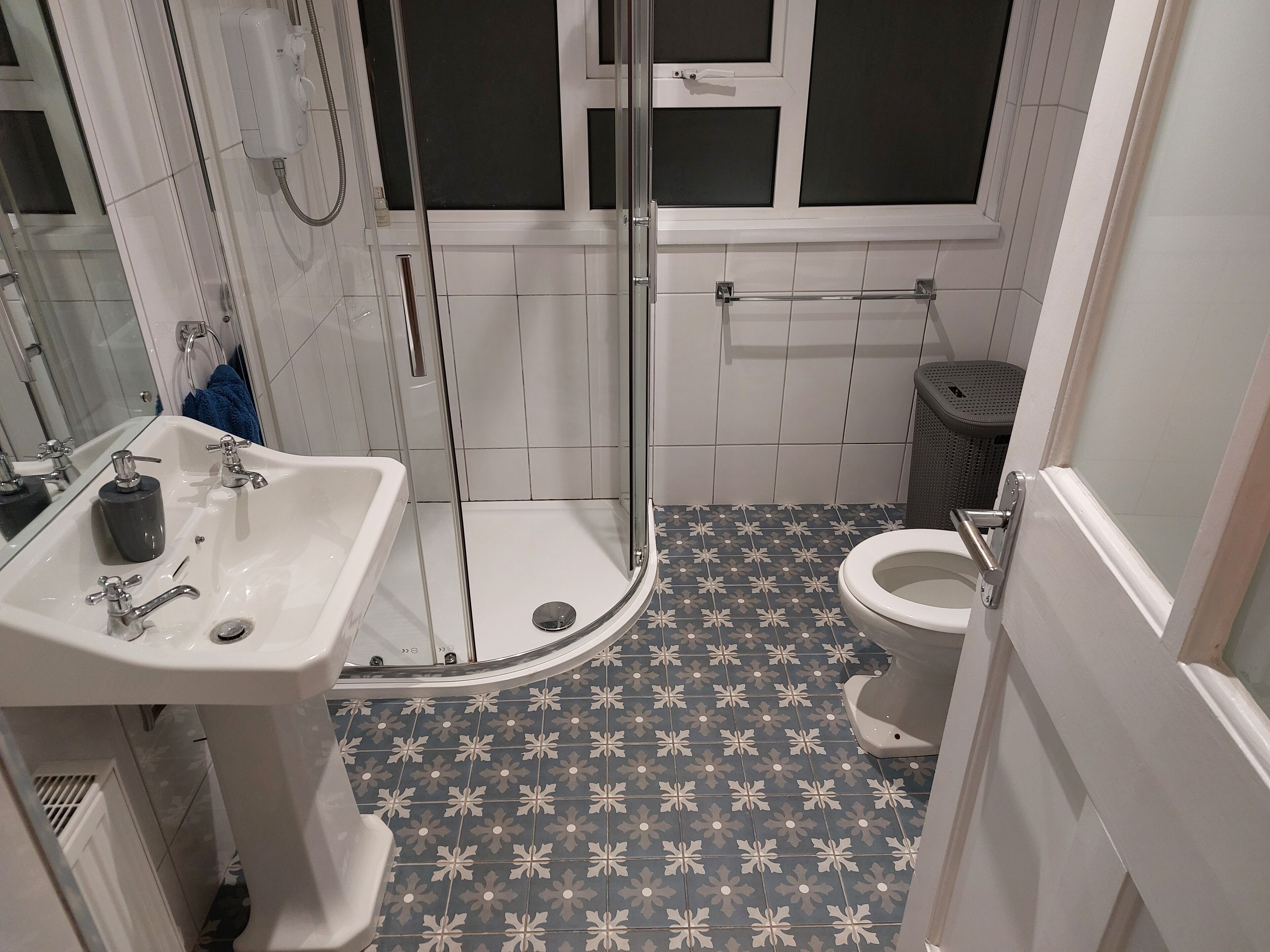 منزل | حمام | تجهيزات دش، مجففات شعر، مناشف