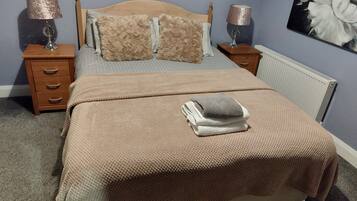 Talo | 3 makuuhuonetta, silitysrauta/-lauta, ilmainen Wi-Fi, vuodevaatteet