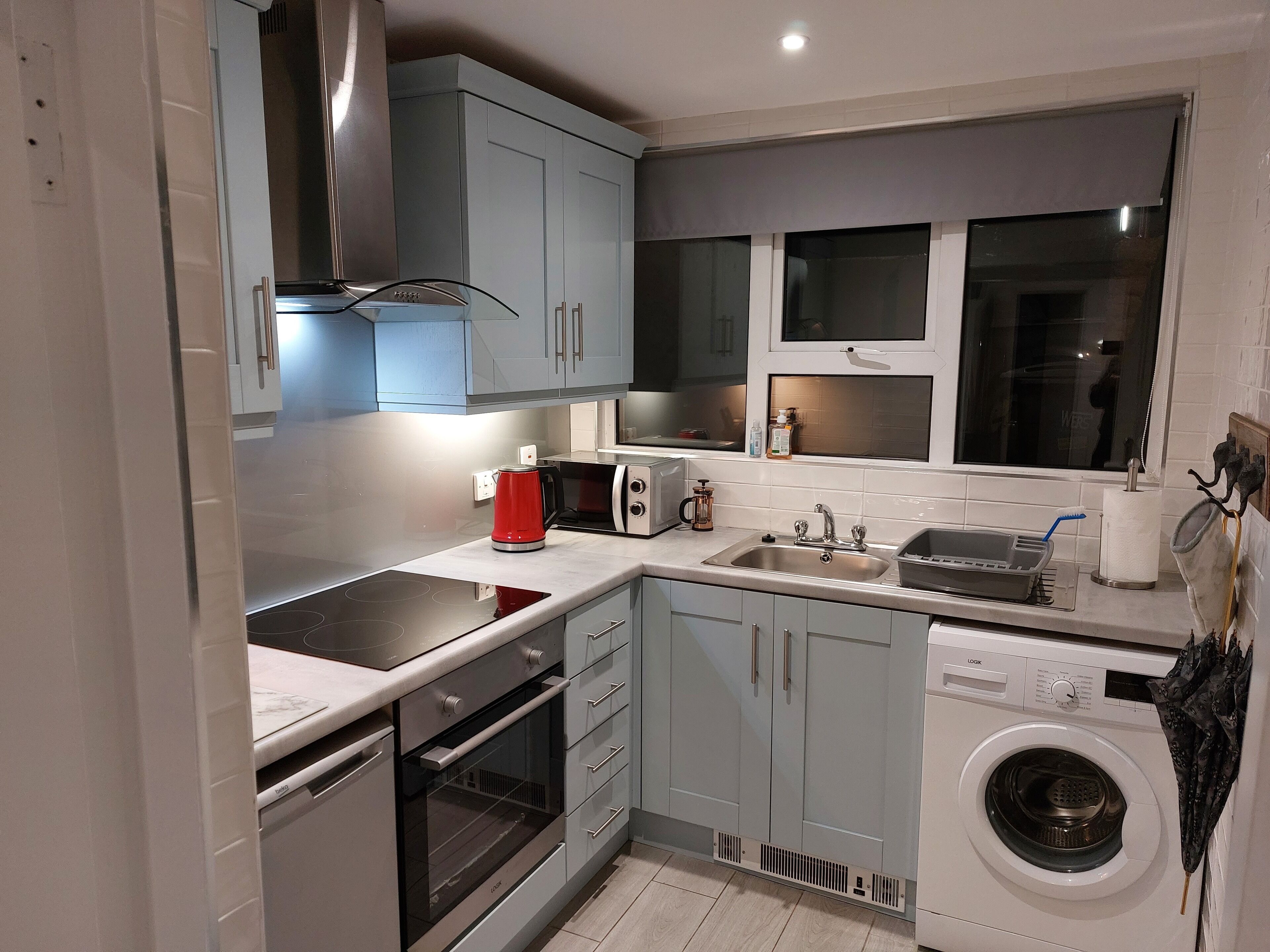 Hus | Eget kök | Kylskåp, mikrovågsugn, ugn och spishäll