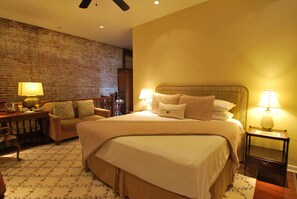 Habitació exclusiva, 1 llit de matrimoni gran, vistes al jardí | Llençols de cotó egipci, roba de llit d'alta qualitat i cobrellits 