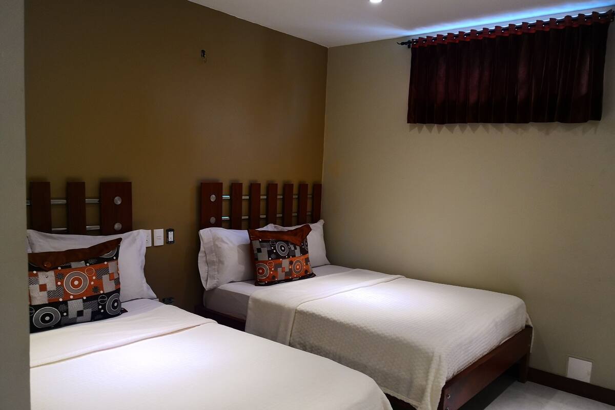 Comfort-Doppelzimmer, 2 Doppelbetten, Nichtraucher | Hochwertige Bettwaren, Pillowtop-Betten, kostenloses WLAN, Bettwäsche