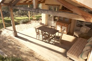 Outdoor dining - Cottage in the countryside (Arzachena)