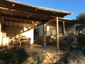 Outdoor dining - Cottage in the countryside (Arzachena)