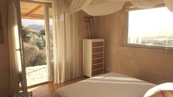2 bedrooms, desk, iron/ironing board, travel crib
