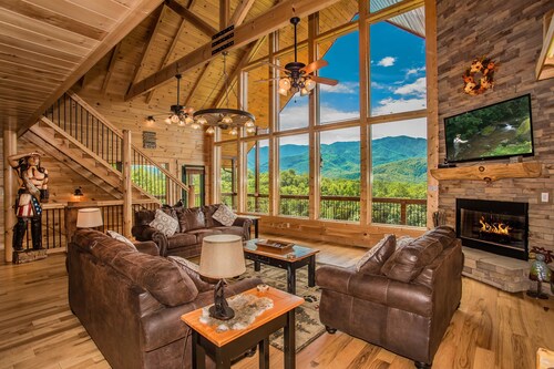 Cloud Dancer Cabin | Gatlinburg 🐻 | Smoky Mtn Views | Hot Tub♨️ | Games Theater