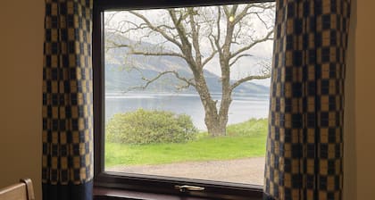 Mountain Thyme Lodge Pet friendly lodge on Loch Lochy
