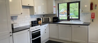Mountain Thyme Lodge Pet friendly lodge on Loch Lochy