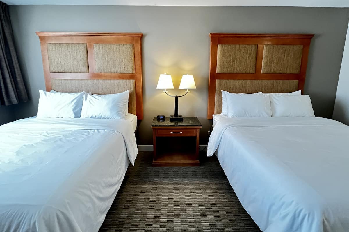 Deluxe tweepersoonskamer, 2 queensize bedden | Verduisterende gordijnen, gratis wifi, beddengoed