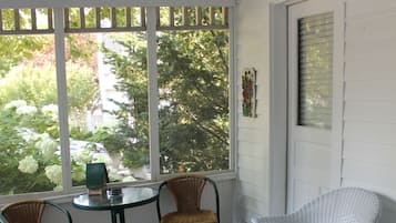 Singapore Suite | Terrace/patio