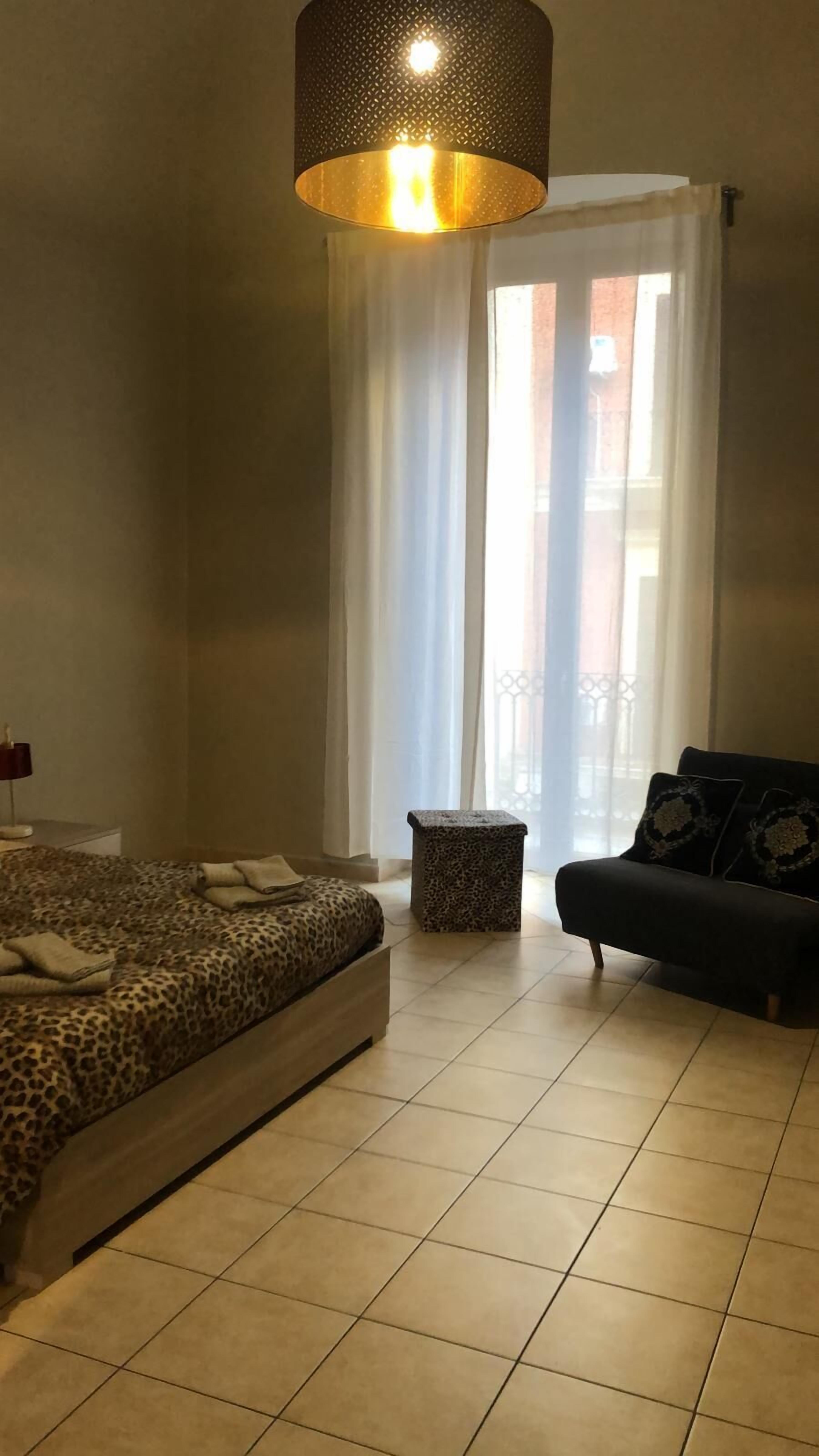 3 Schlafzimmer, Schreibtisch, Bügeleisen/Bügelbrett, Reisekinderbett