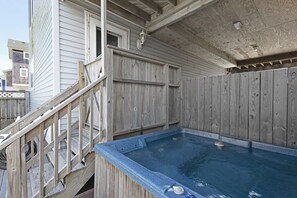 Outdoor spa tub - Life Is Good: Ocean & Sound Views, Private Pool & Hot Tub, Quick Walk to Beach (Nags Head)