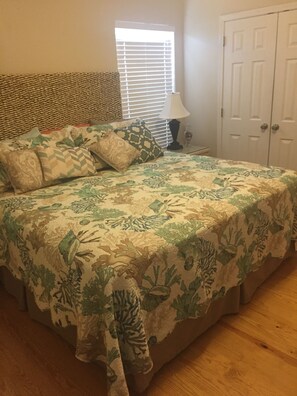 3 عدّة غرف نوم ومكواة/لوح كي وواي فاي وملاءات أسرّة