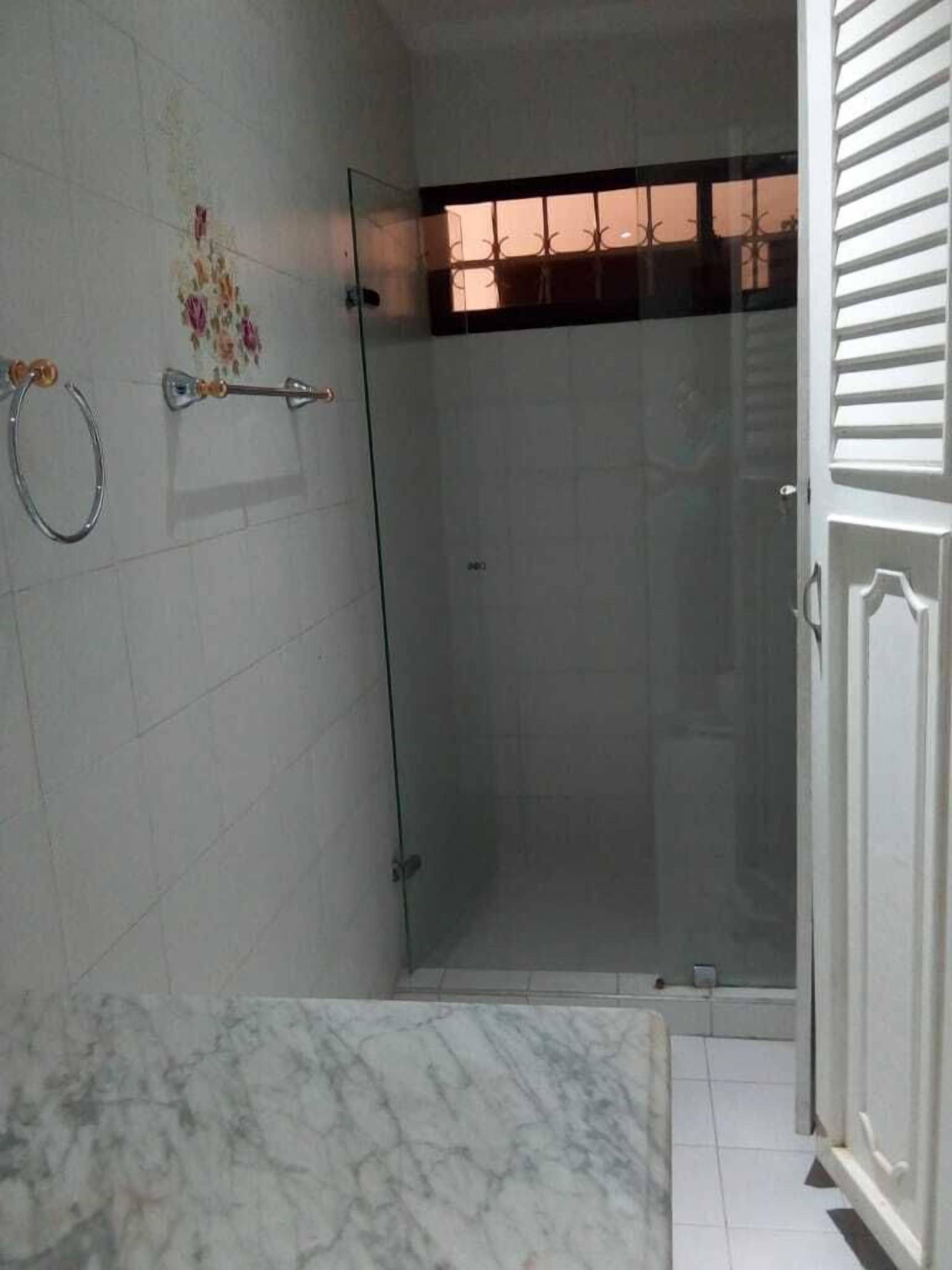 Dusche, Handtücher, Seife, Toilettenpapier