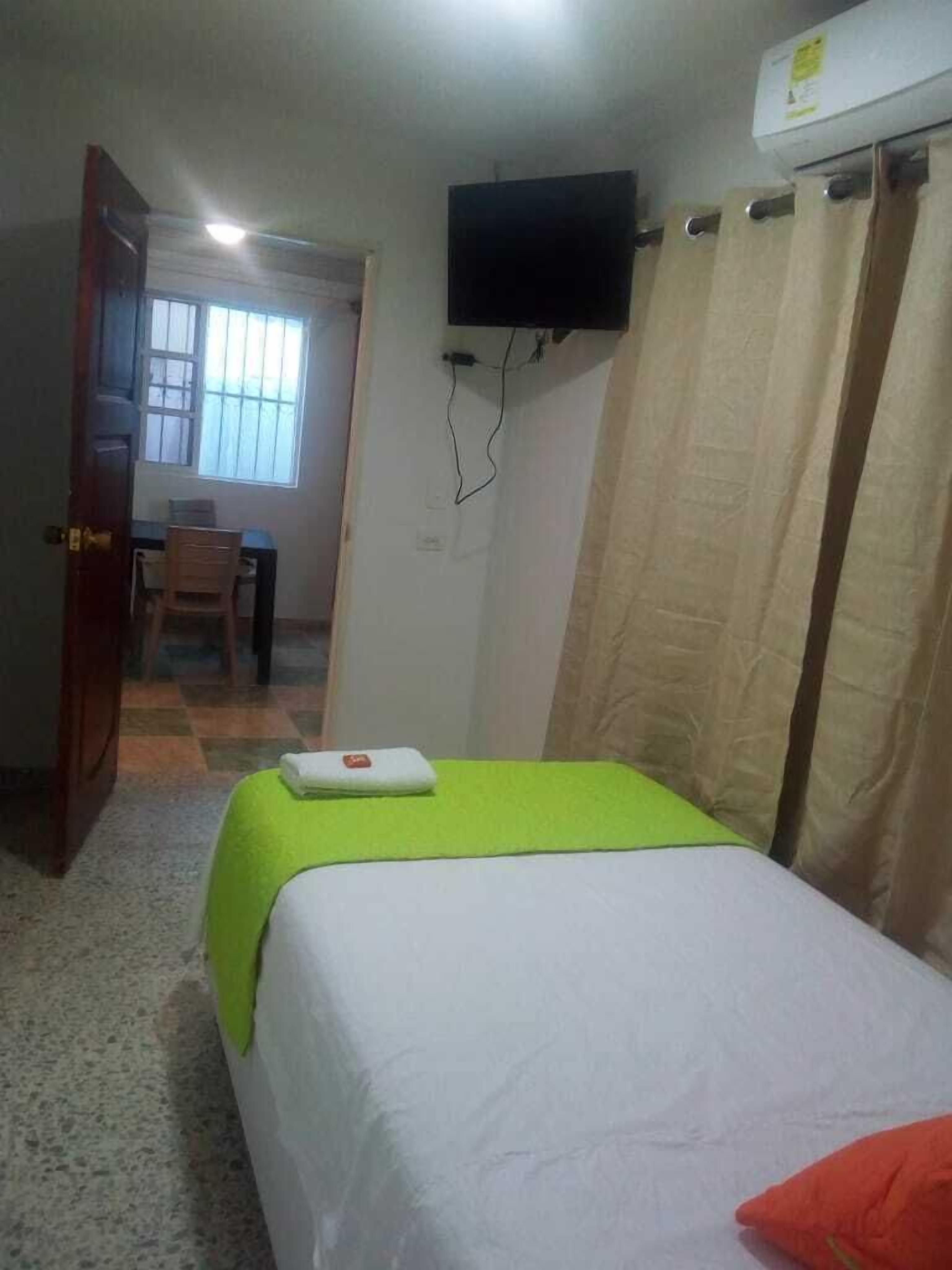 basic single room | premium bedding, free wifi, bed sheets