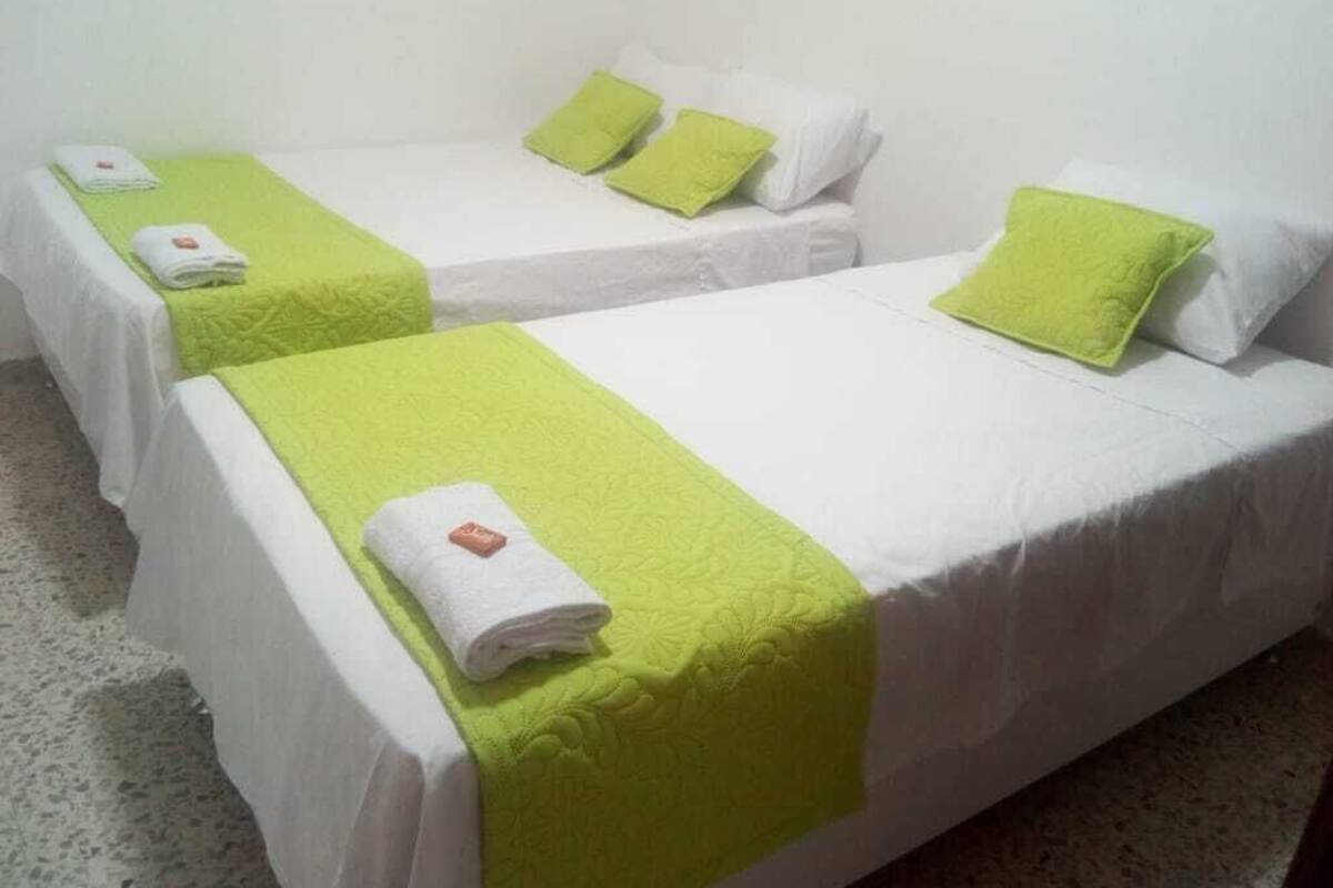Chambre Triple | Literie de qualité supérieure, Wi-Fi gratuit, draps fournis