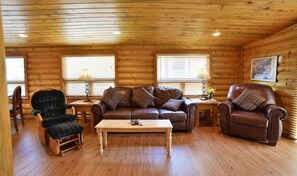 42-吋電視、有線頻道、 DVD 播放機