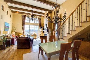 House (224_Writers #200) | Living room - 224_writers #200 (Colorado Springs)