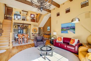 TV, fireplace, offices