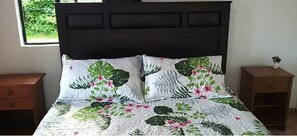 1 bedroom, bed sheets
