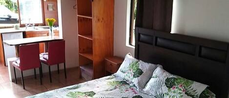 1 bedroom, bed sheets