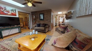 House (1729_ArborWay) | Living room