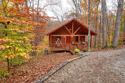 Lazy Oaks Cabin by Tranquil Hills Lodging
