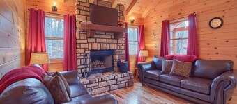 Lazy Oaks Cabin by Tranquil Hills Lodging
