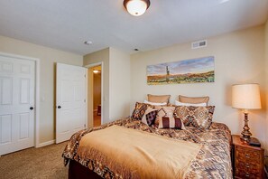 Casa (3806_Somerset) | 6 quartos, escrivaninha, berços, berço de viagem